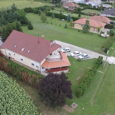 Vadvirag Vendeghaz Hotel Lenti Bagian luar foto
